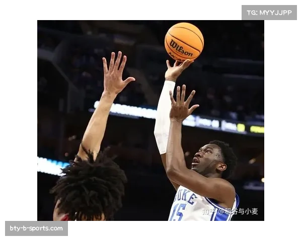 朗斯中场托马森助攻抢断俱佳，攻防两端贡献突出